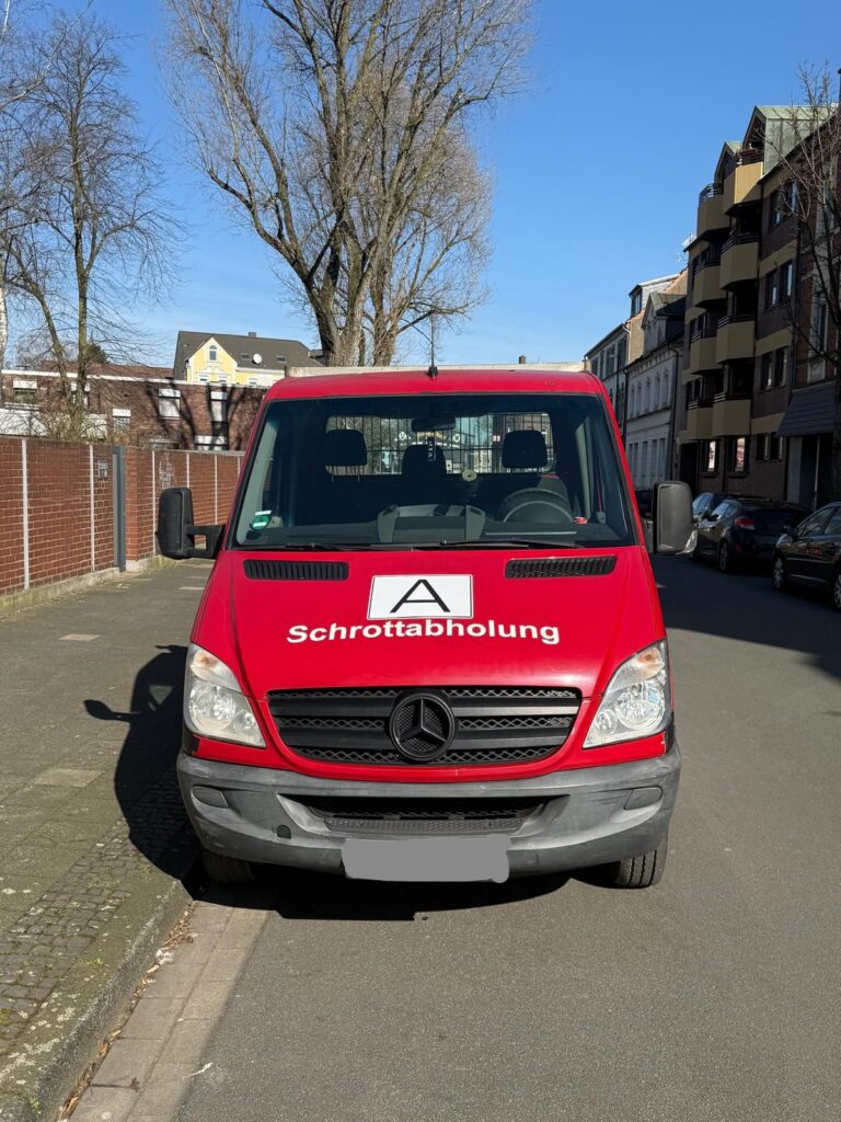 Schrottabholung Ahlen bietet Ihnen eine schnelle, zuverlässige und umweltfreundliche Lösung, um Altmetall, Elektroschrott oder Kfz-Teile fachgerecht zu entsorgen. Kontaktieren Sie uns noch heute unter 📞01522-422-4277, und wir kümmern uns um den Rest!